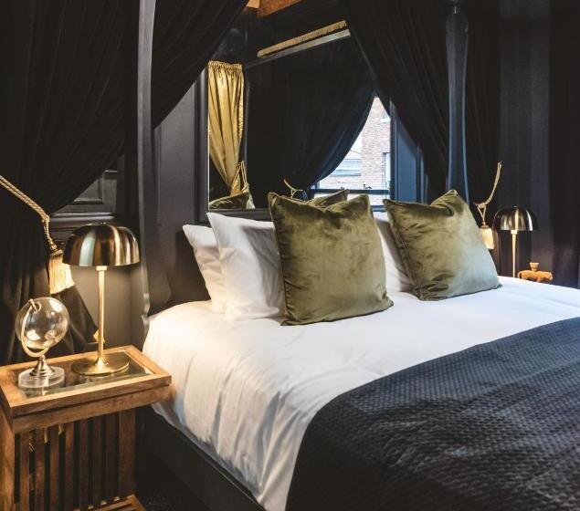 اتاق لوکس, Impossible Motel