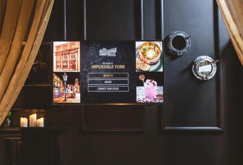 اتاق لوکس با تخت بزرگ, Impossible Motel