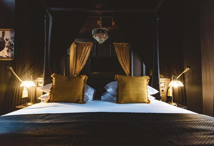 اتاق لوکس با تخت بزرگ, Impossible Motel