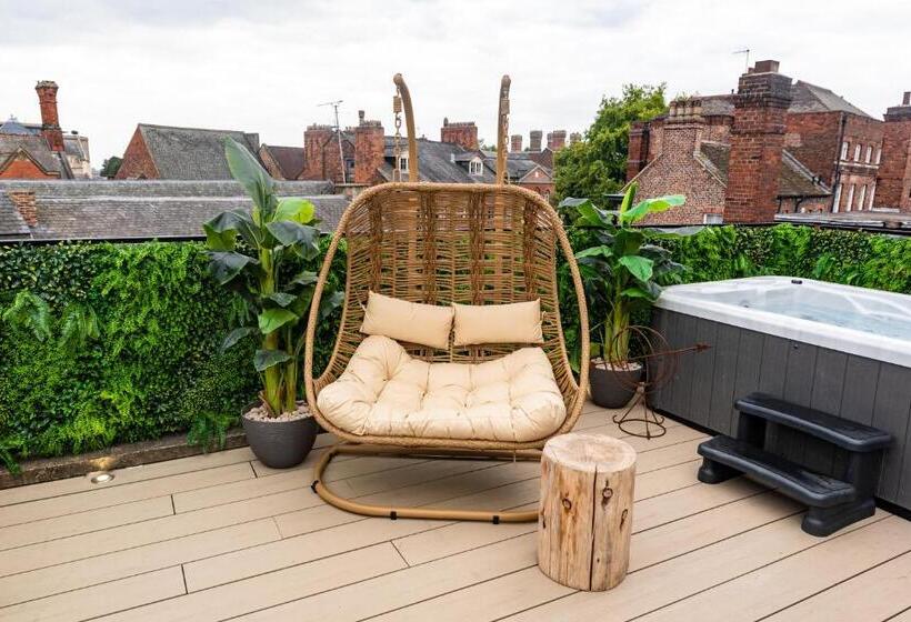 اتاق استاندارد با تخت بزرگ, Impossible Motel