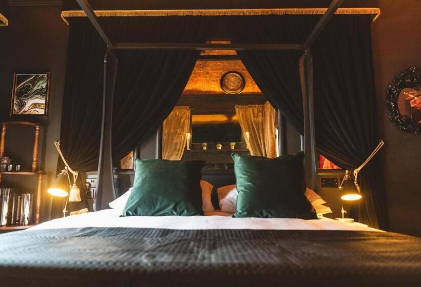 اتاق استاندارد با تخت بزرگ, Impossible Motel