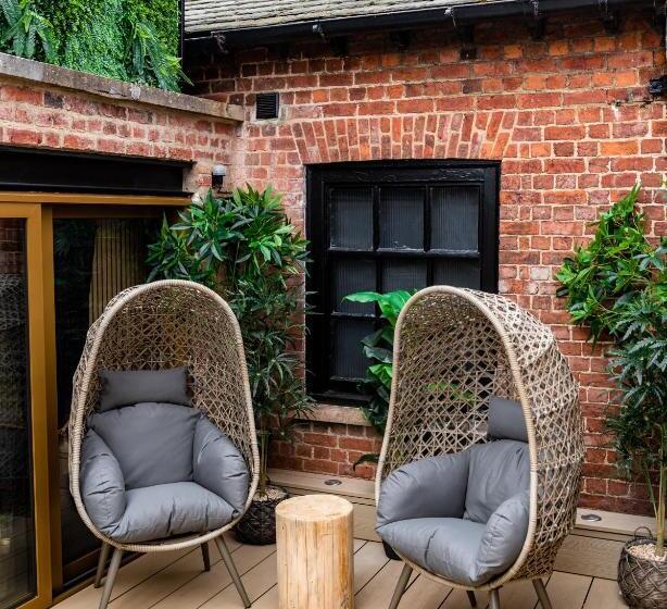 اتاق استاندارد با وان آب گرم, Impossible Motel