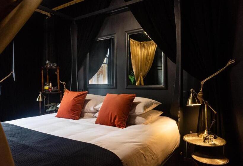 اتاق سوپریور, Impossible Motel