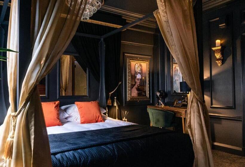 اتاق سوپریور, Impossible Motel