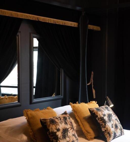 اتاق لوکس, Impossible Motel