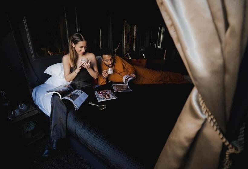 اتاق لوکس, Impossible Motel