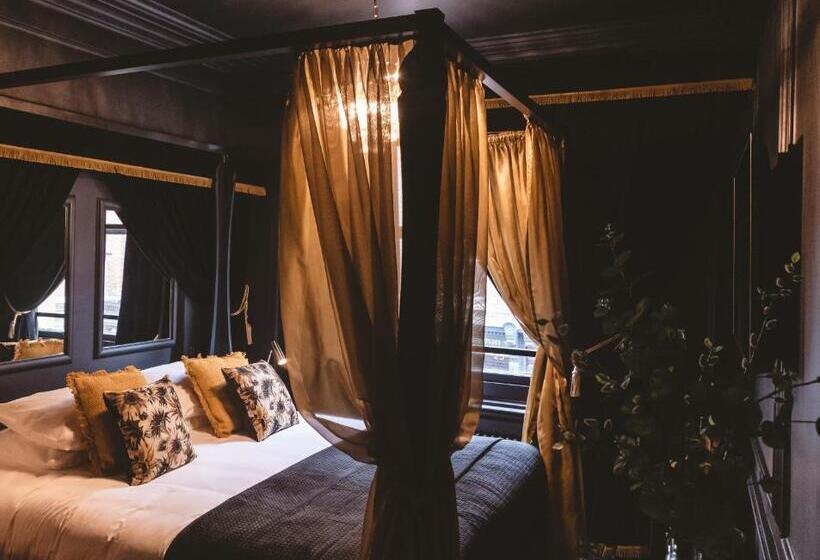 اتاق لوکس, Impossible Motel