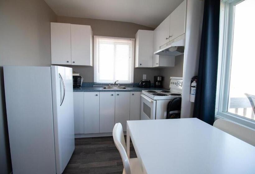 סטודיו משפחתי, Motel De La Mer