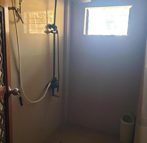 اتاق لوکس با چشم‌انداز دریا, Miley Lodging Restobar