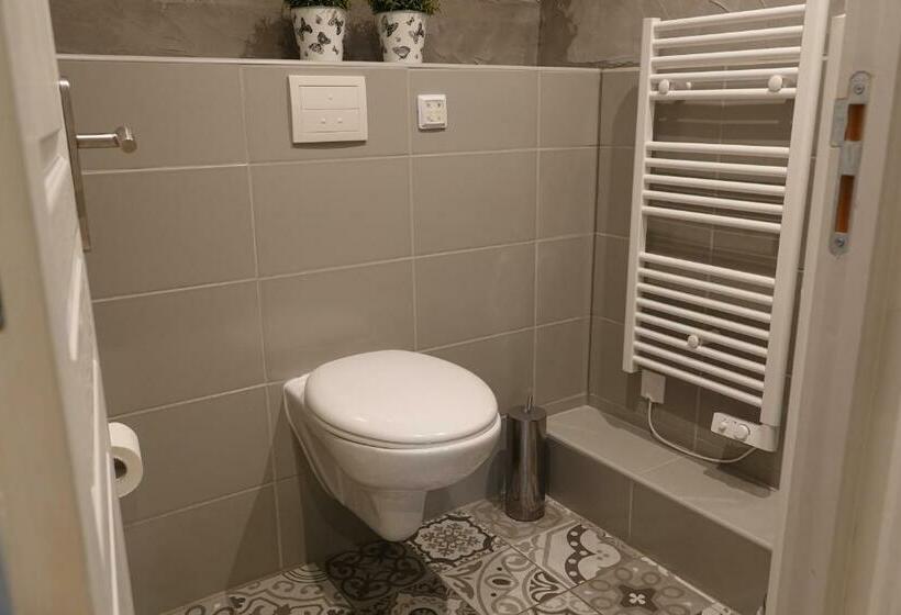 Cameră Familiară, Les Hirondelles Du Moulin