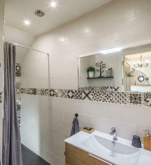 Номер Deluxe, Les Papouz