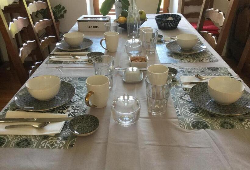 Люкс Вид на Сад, Les Papouz