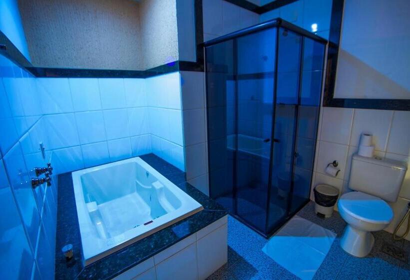 家庭间, Centerminas Palace