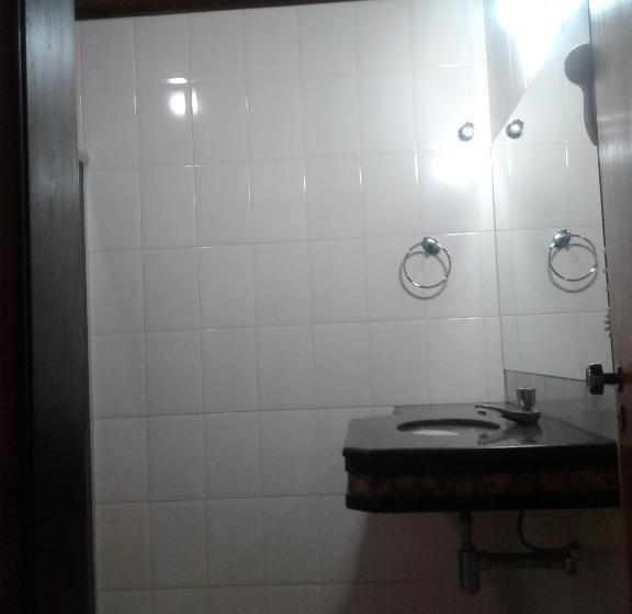 标准三人间, Centerminas Palace