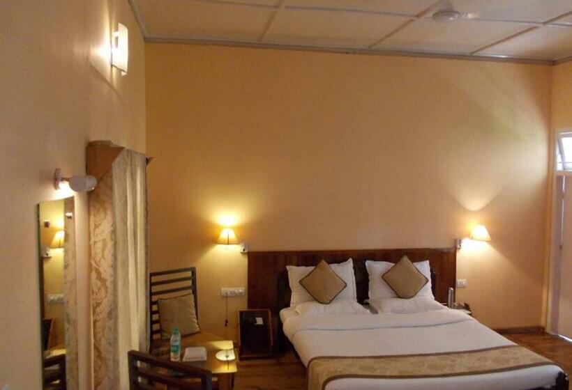 غرفة ديلوكس, Landmark Hotels,haflong