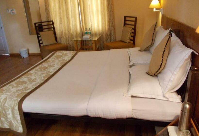 Номер Deluxe, Landmark Hotels,haflong