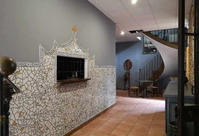 デラックスルーム, El Castell Embruixat