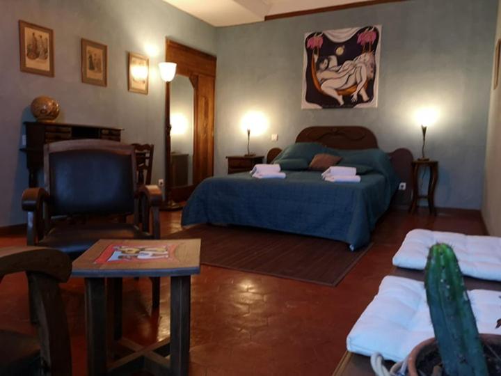 デラックスルーム, El Castell Embruixat