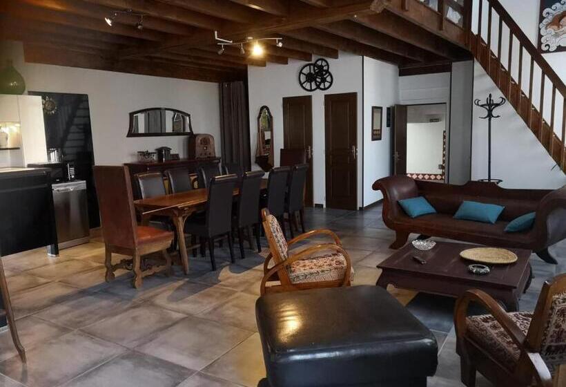 スタンダードルーム, El Castell Embruixat