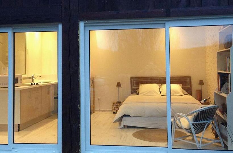 إستوديو قياسى مطلّ علي الحديقة, La Mazzerinière