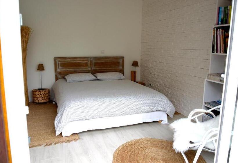 إستوديو قياسى مطلّ علي الحديقة, La Mazzerinière