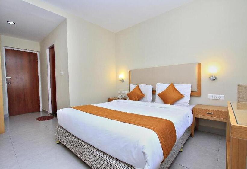 豪华三人间, Capital O Hills Palace