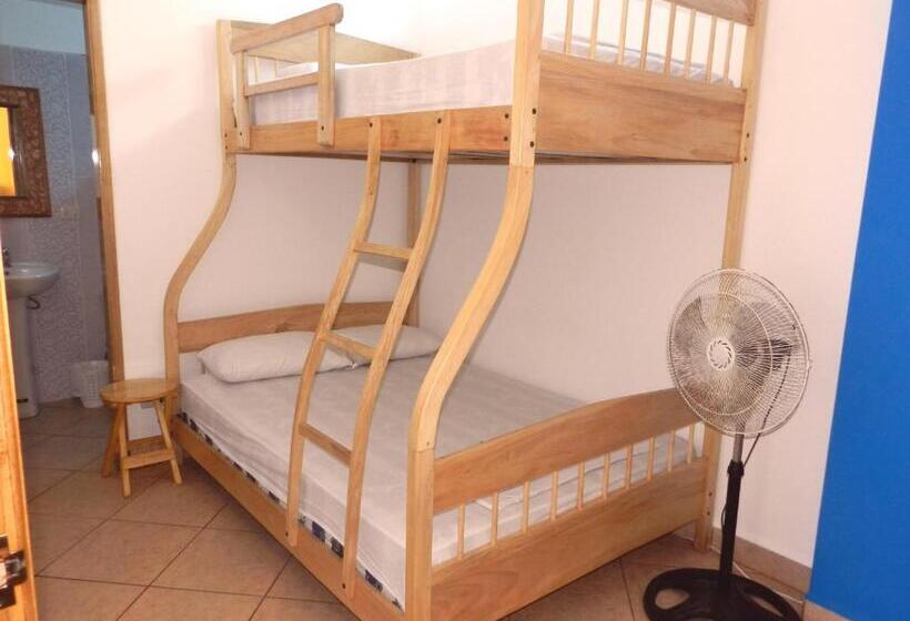 컴포트 트리플 룸, Hostal Yaku Montañita