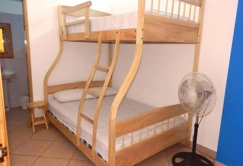コンフォートトリプルルーム, Hostal Yaku Montañita
