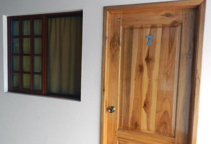 컴포트 트리플 룸, Hostal Yaku Montañita
