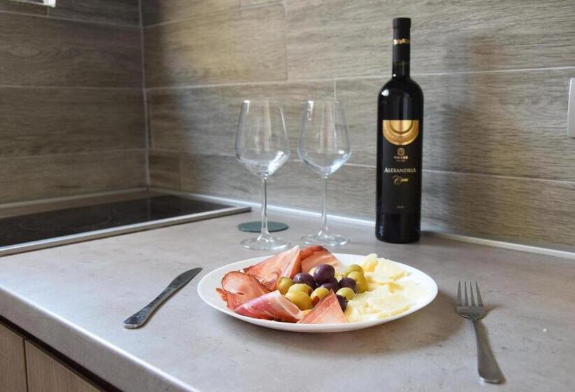 سوییت, Sms Studios