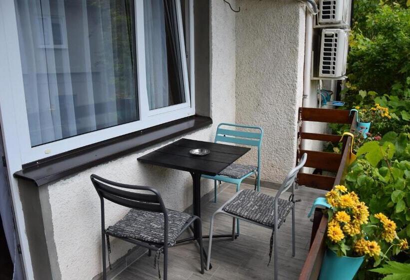 اتاق لوکس سه تخته, Sms Studios