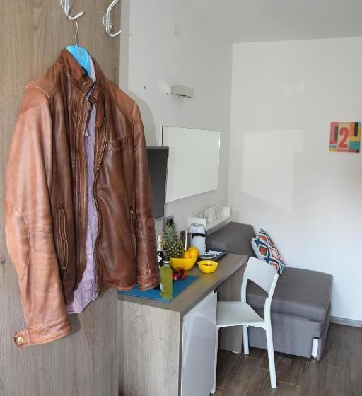 اتاق لوکس سه تخته, Sms Studios