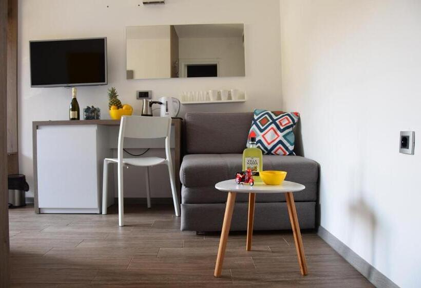 اتاق لوکس سه تخته, Sms Studios