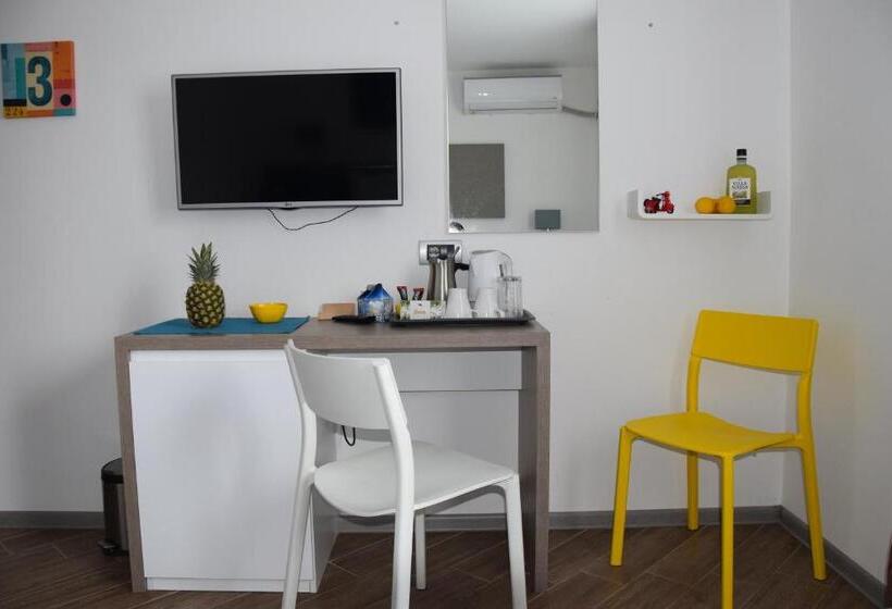 اتاق لوکس, Sms Studios