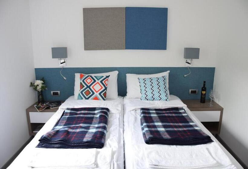 اتاق لوکس, Sms Studios