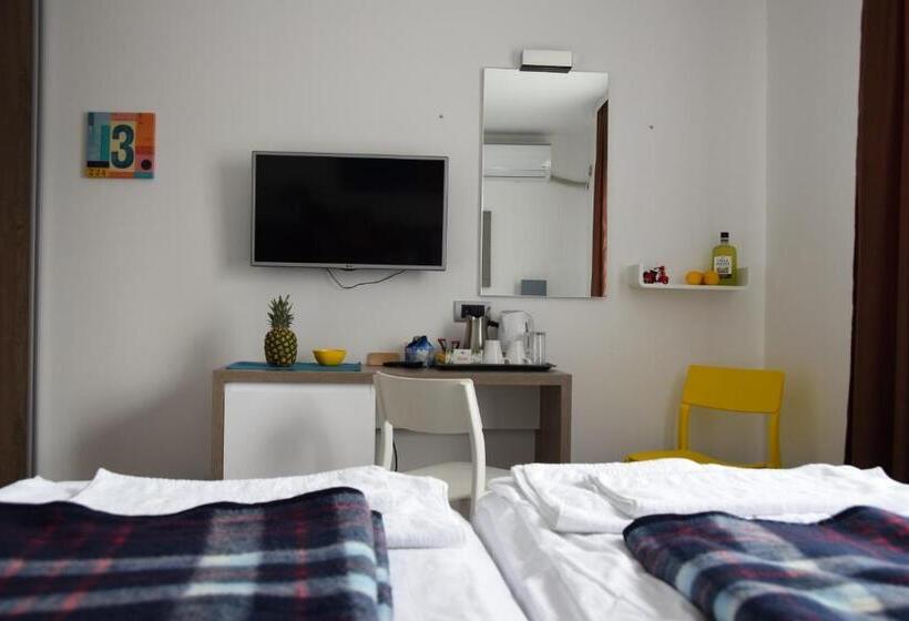 اتاق لوکس, Sms Studios