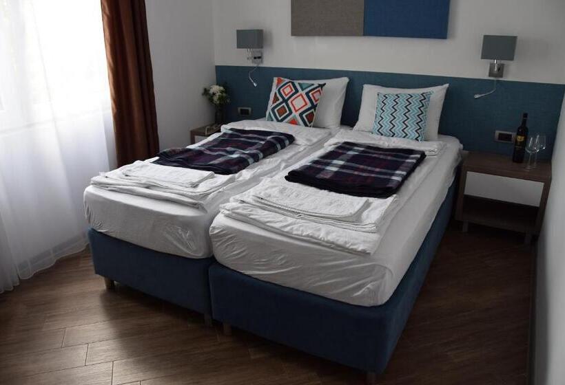 اتاق لوکس, Sms Studios