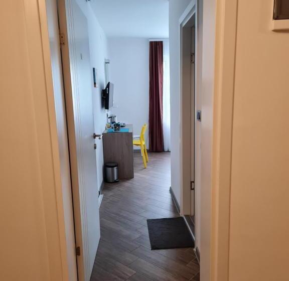 اتاق لوکس, Sms Studios