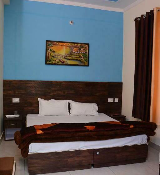 Quarto Estandar, Aradhana Palace