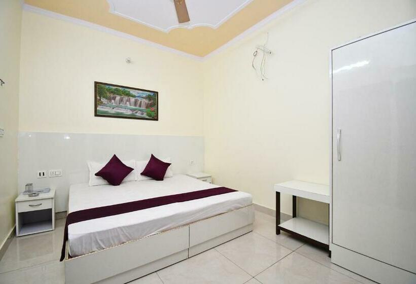 Quarto Estandar, Aradhana Palace