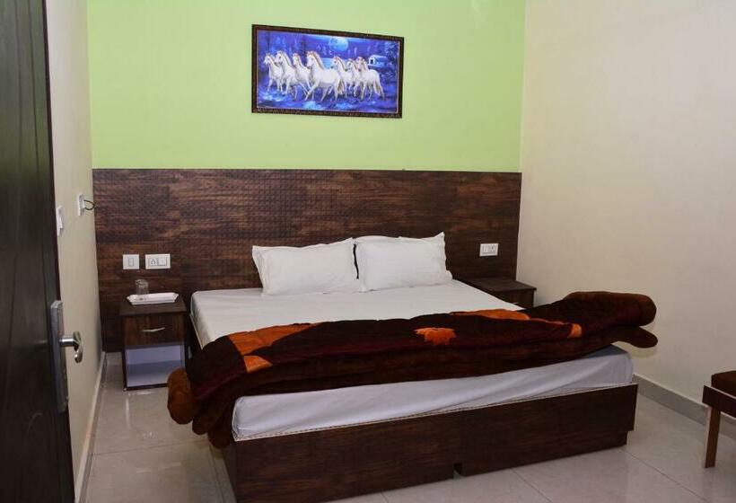 Quarto Estandar, Aradhana Palace