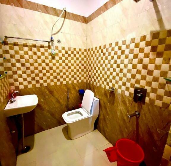 Quarto Deluxe com Sacada, Aradhana Palace