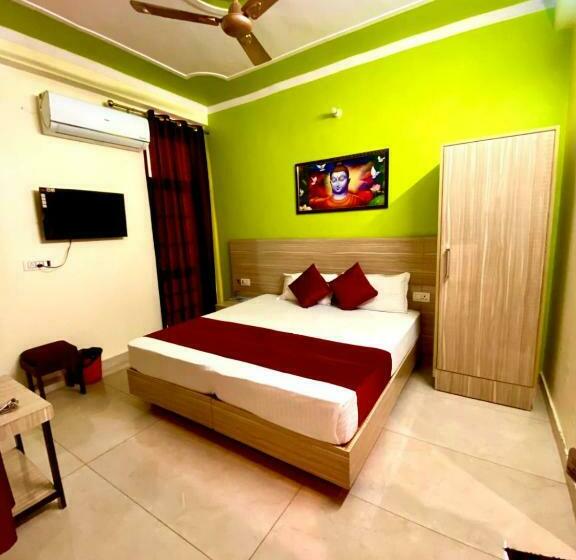 Quarto Deluxe com Sacada, Aradhana Palace