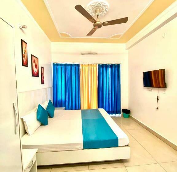 Quarto Deluxe com Sacada, Aradhana Palace