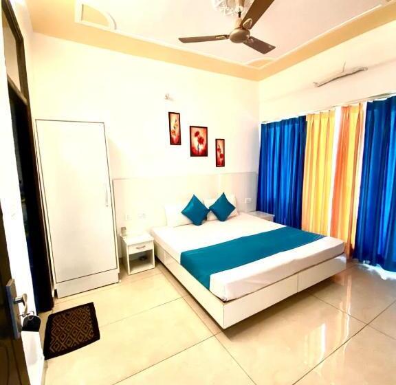 Quarto Deluxe com Sacada, Aradhana Palace