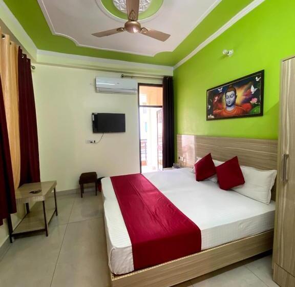 Quarto Deluxe com Sacada, Aradhana Palace