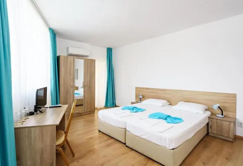 Habitació Triple Estàndard amb Balcó, Elitza