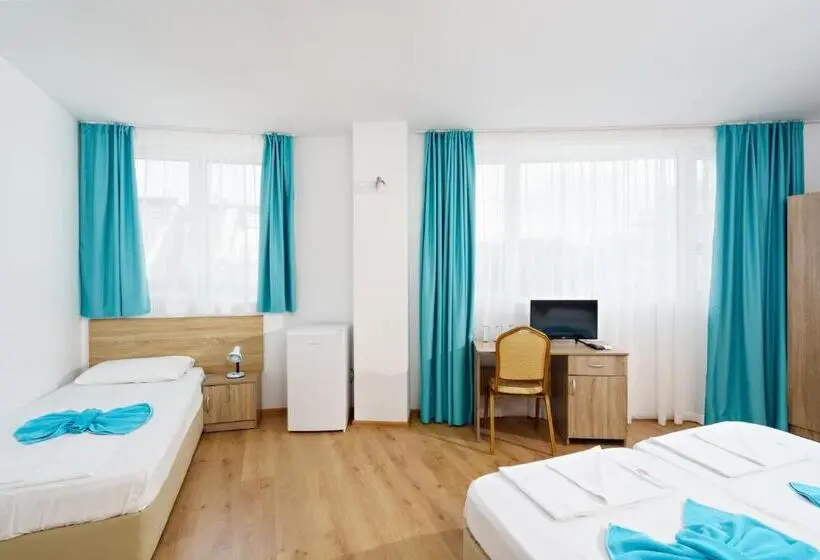 Habitació Triple Estàndard amb Balcó, Elitza