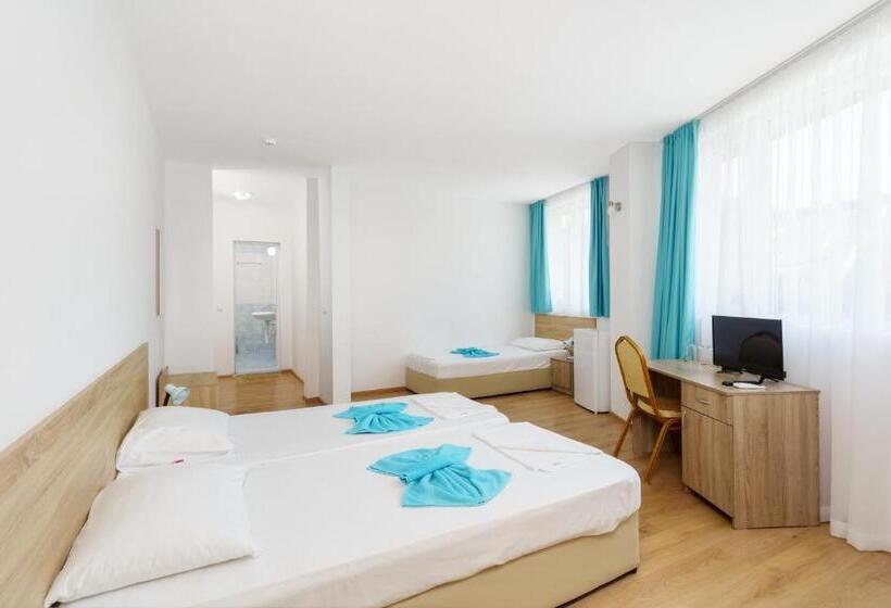 غرفة قياسية ثلاثية مزودة بشرفة, Elitza