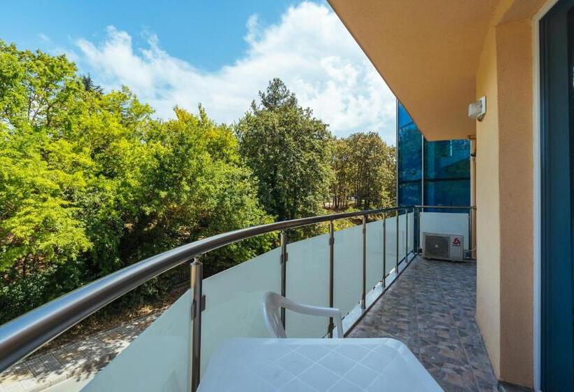 شقة غرفتين, Elitza